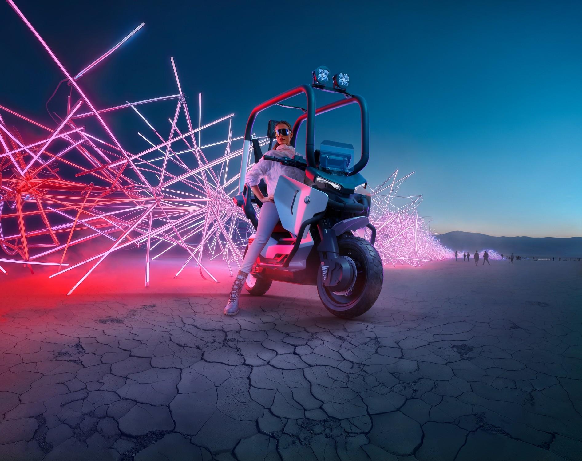 P90614809 lowres bmw motorrad present 1