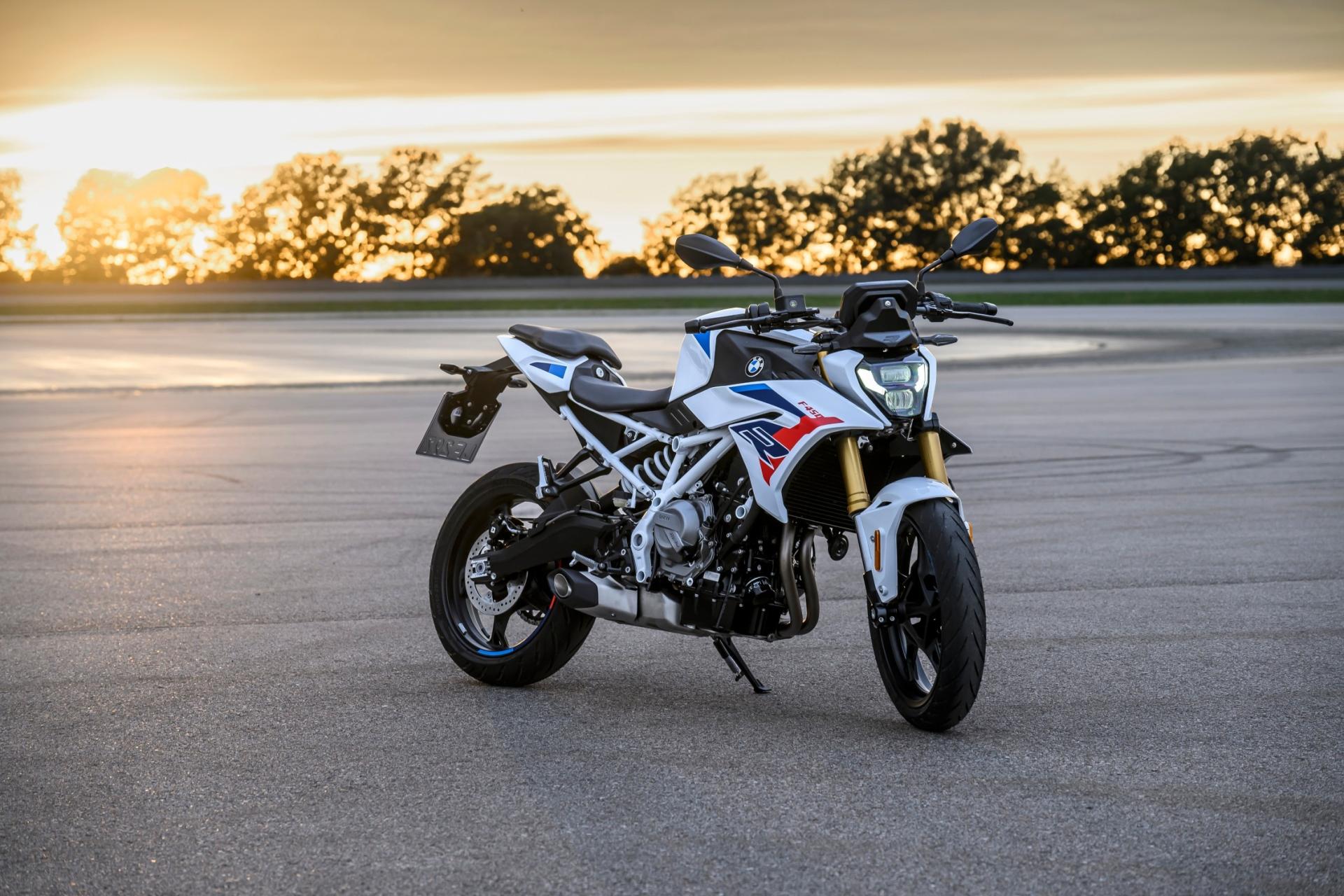 P90655294 lowres bmw f 450 r