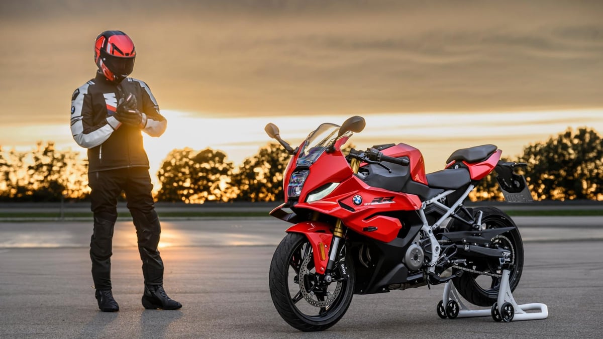 P90659842 lowres bmw f 450 rr